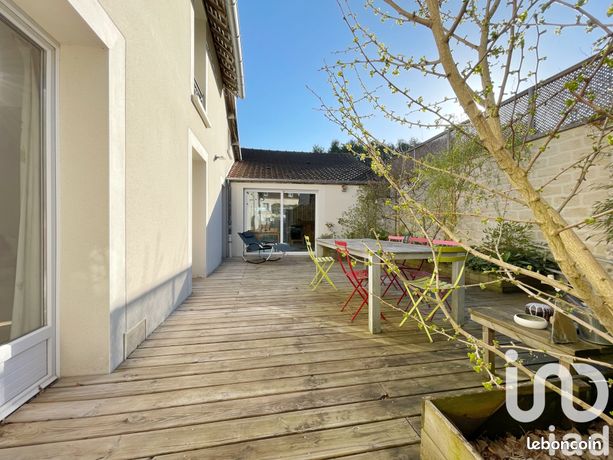 Maison 8 pièces 226 m²