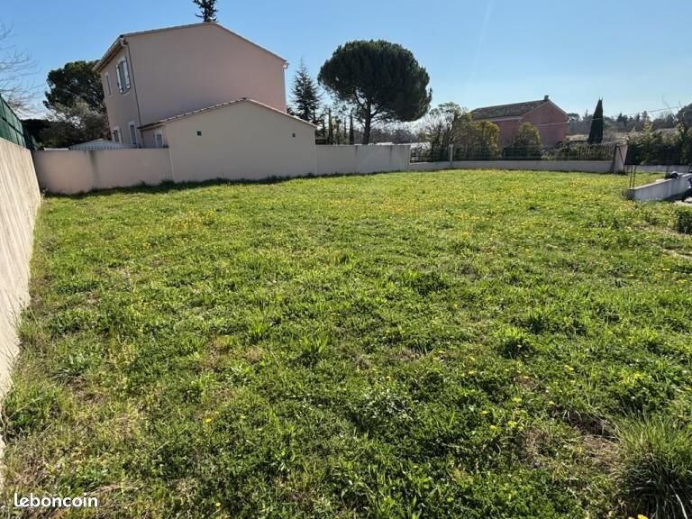 Terrain 370 m² · à Saignon · 65 000 €