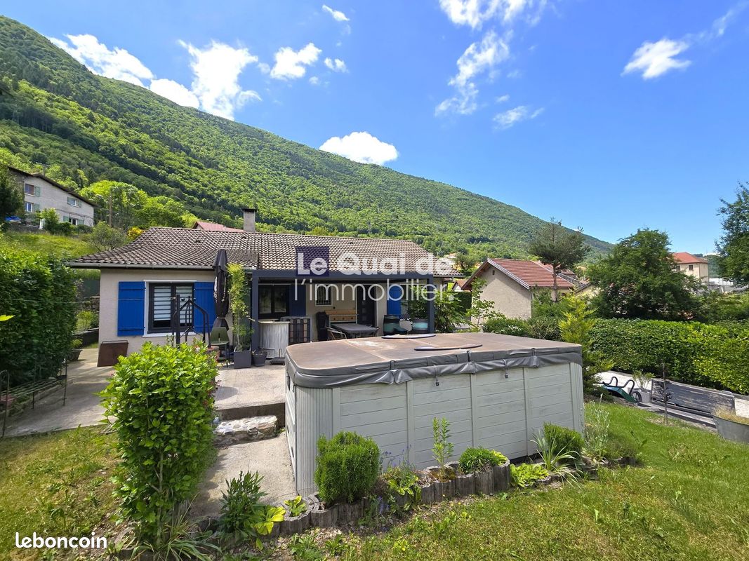 Maison 5 pièces 159 m² · à Saint-Pierre-de-Mésage · 159 m² · 385 000 €
