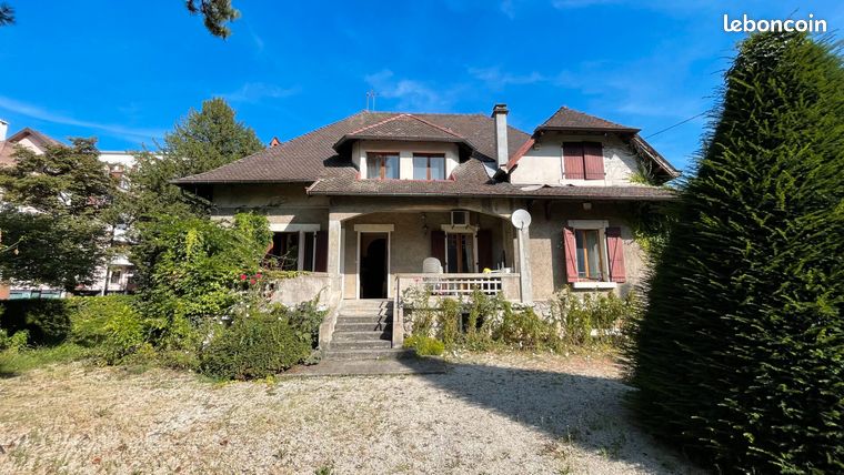 Villa 8 pièces 225 m²