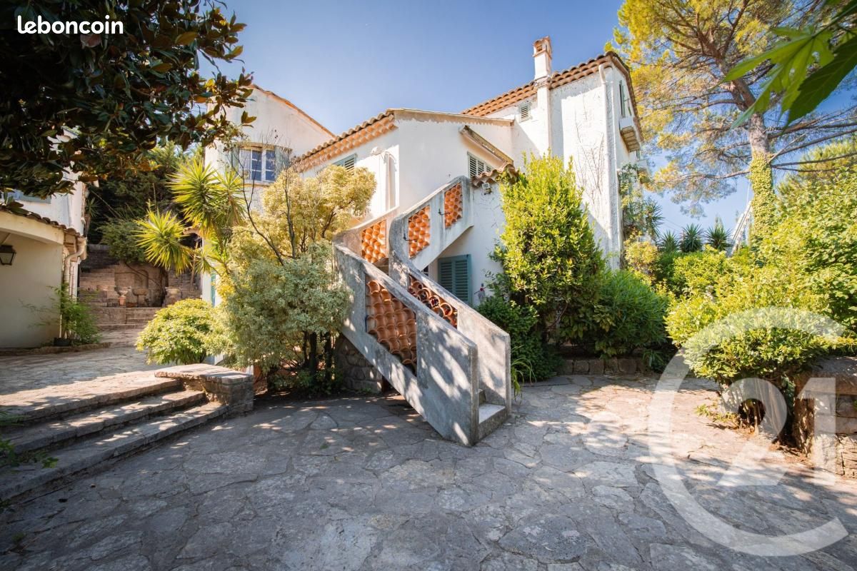 Maison 14 pièces 326 m² · à Grasse · 326 m² · 1 800 000 €