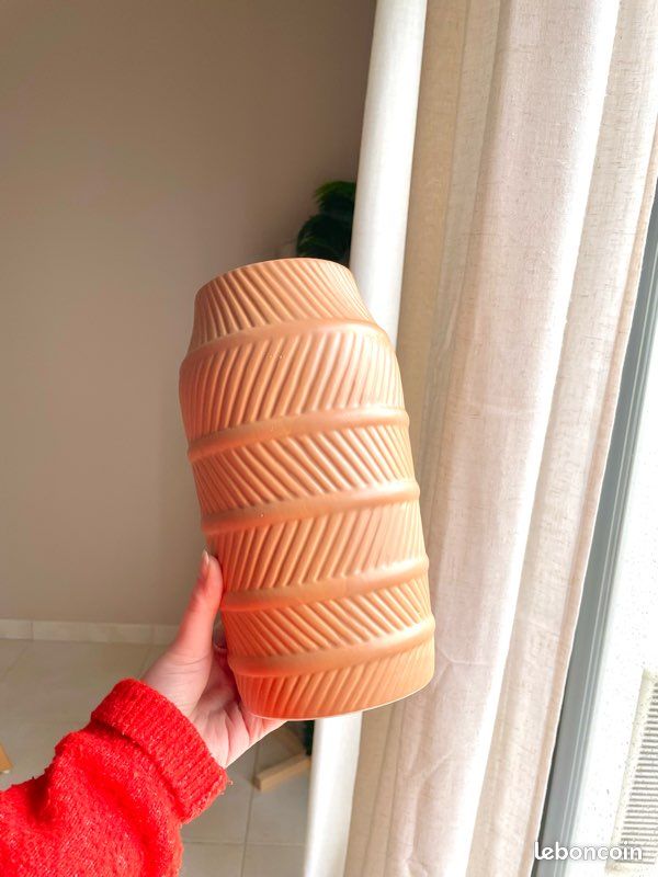 Vase en céramique terracotta / terre cuite – Style scandinave et graphique (image 1)