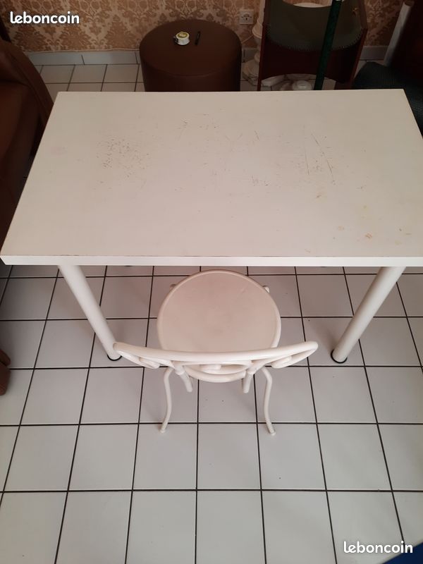 Table et chaise (image 1)