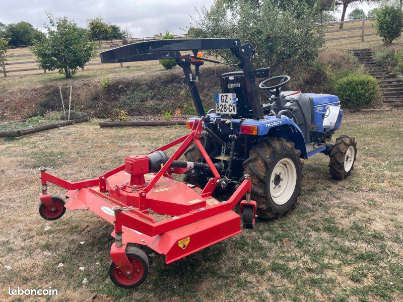 Micro tracteur ISEKI Tm3267 eco quasi neuf (21 heures) + tondeuses + bennette (image 1)