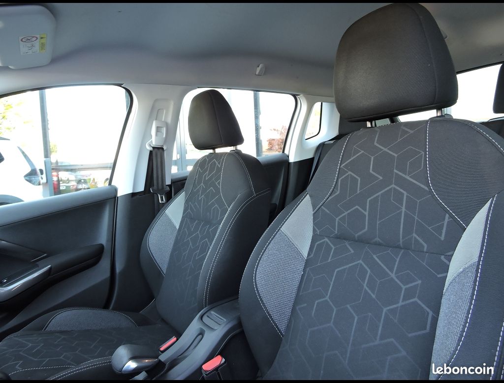 Peugeot 2008 ACTIVE PURETECH 82CH BVM5 (image 6)