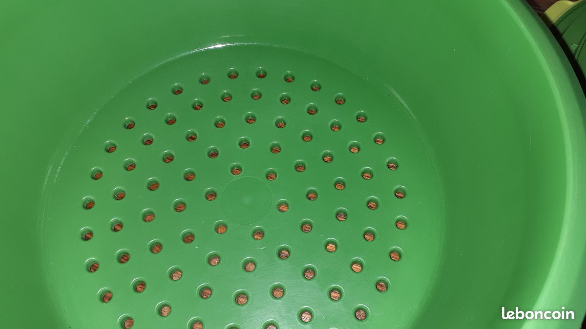 Micro vap' Tupperware pour pices - Arts de la table