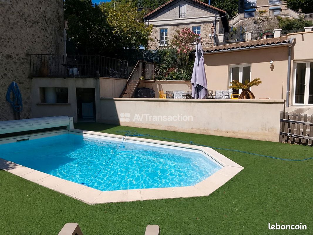 Maison 9 pièces 180 m² · à Vals-les-Bains · 180 m² · 325 000 €