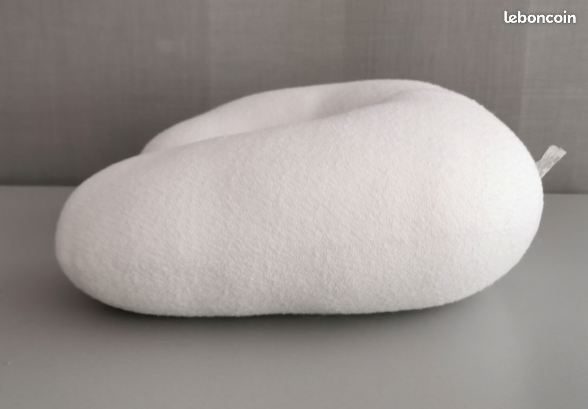 Coussin de voyage ou de plage blanc (image 2)