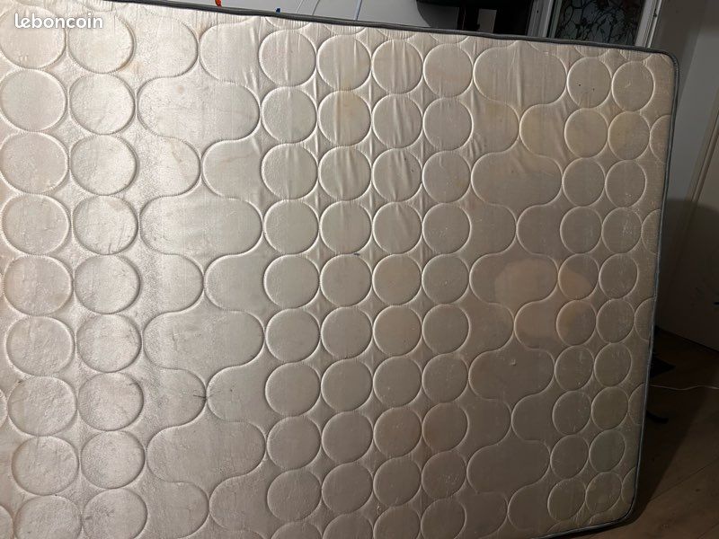 Vend matelas double (image 1)