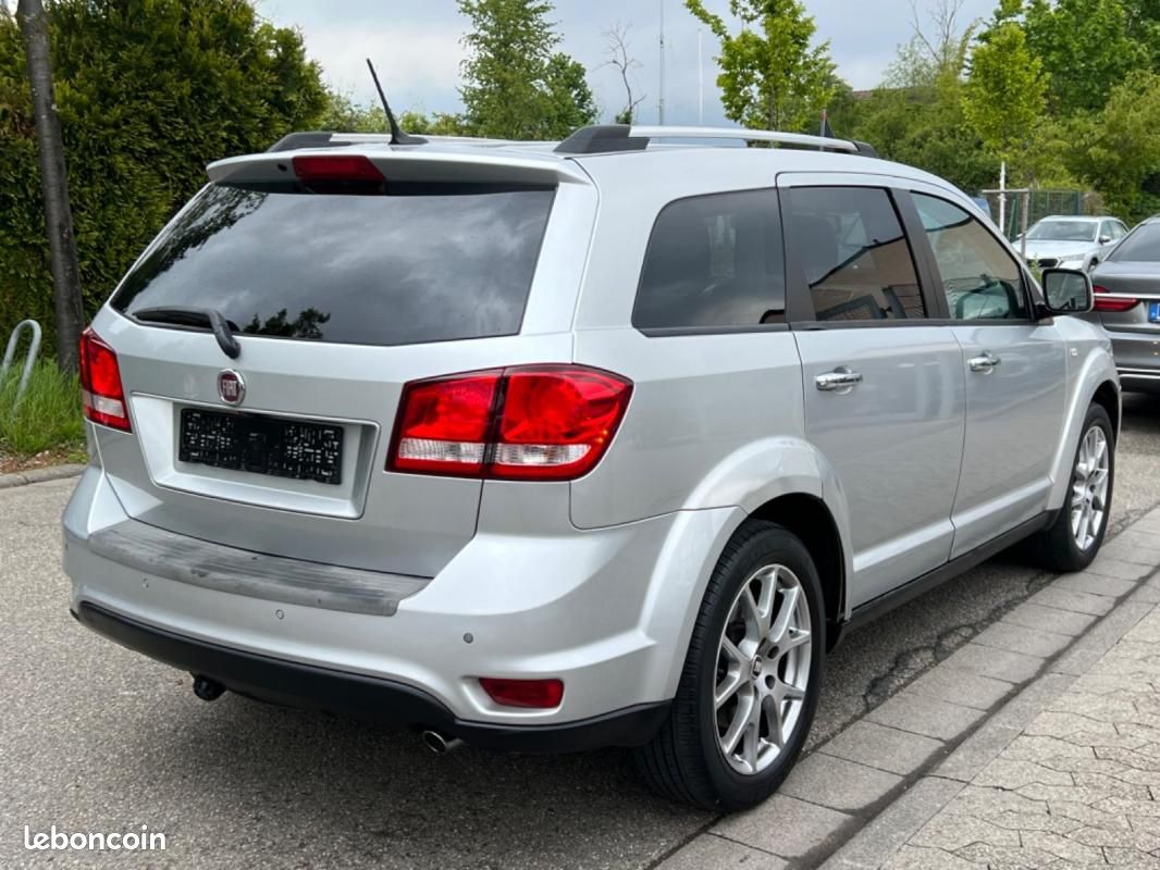 Fiat Freemont LOUNGE GPS 170 CH 4X4 BVA - HAYON ÉLECTRIQUE PACK SPORT TOIT OUVRANT (image 7)