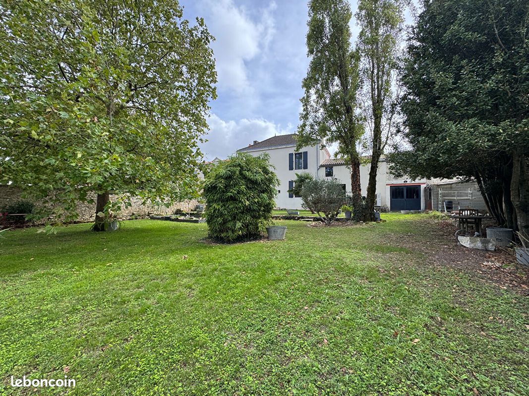 Maison 8 pièces 198 m² · à Nieul-sur-Mer · 198 m² · 1 358 500 €