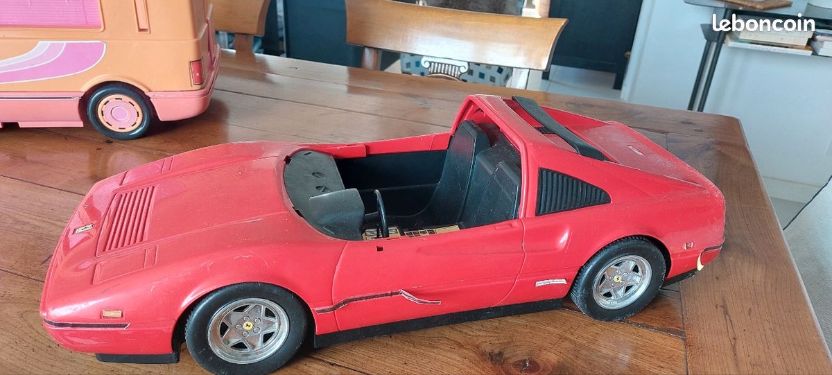 Vends camping car et Ferrari barbie (image 2)