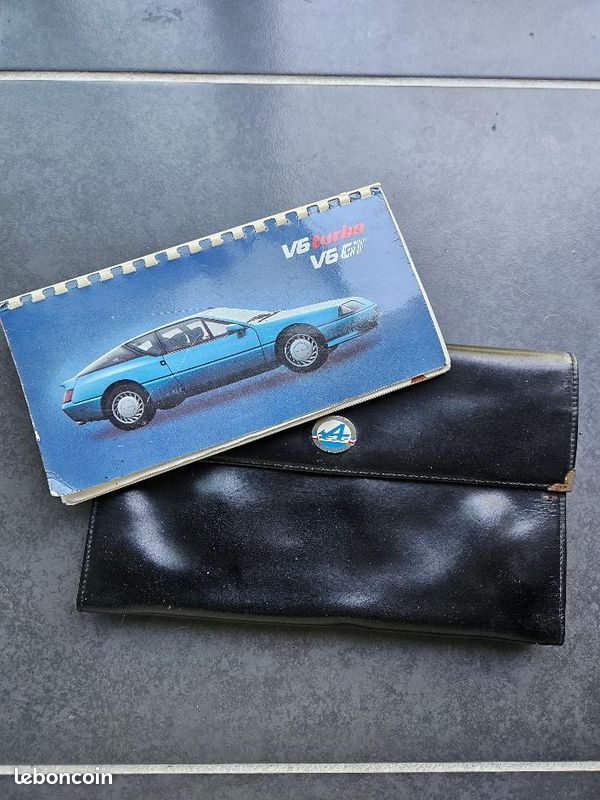 Livret d'entretien et sa pochette Alpine A310 V6 (image 1)