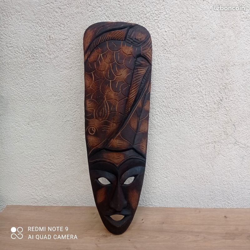 Masque africain en bois sculpté (image 1)