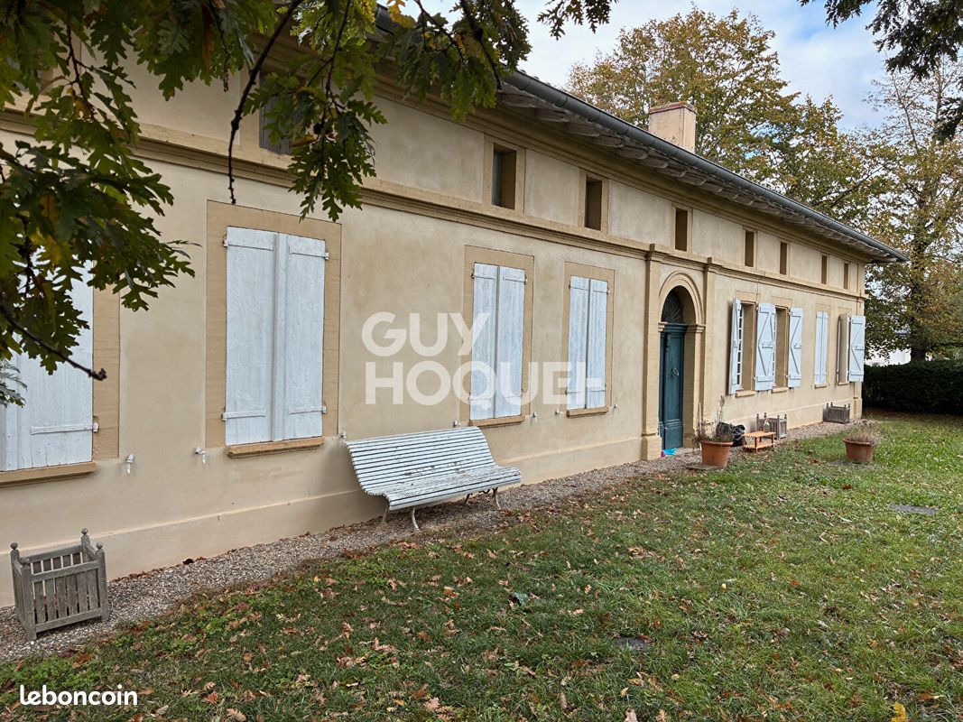 Maison 7 pièces 302 m² · à Thil · 302 m² · 450 000 €