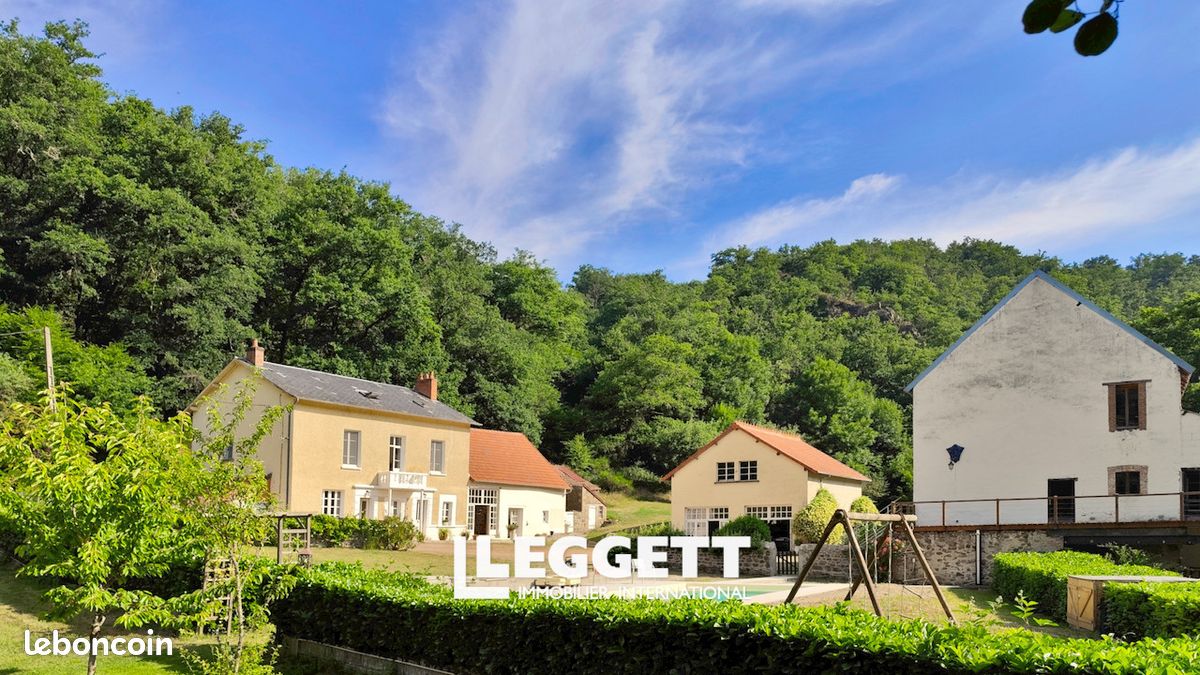 Maison 12 pièces 356 m² · à Budelière · 356 m² · 495 000 €