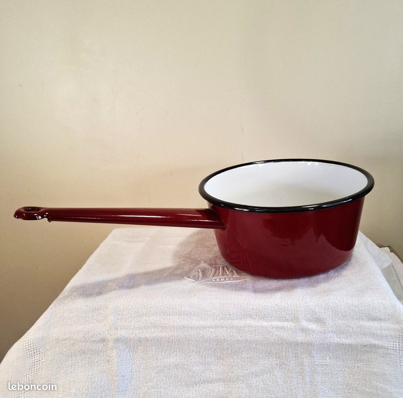 Lot De Casseroles émaillées Rouges Vintage - Gaz