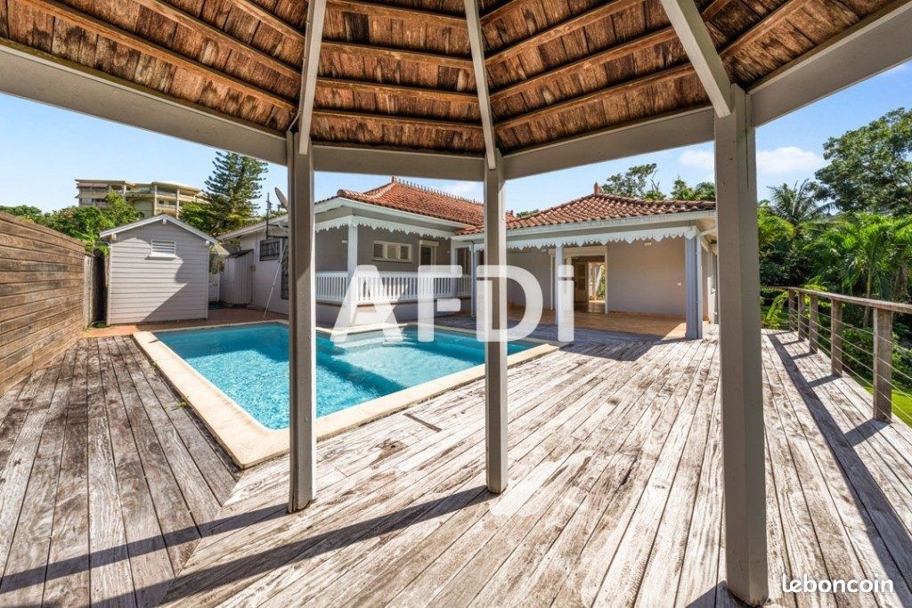 Maison 10 pièces 270 m² · à Fort-de-France · 270 m² · 945 000 €