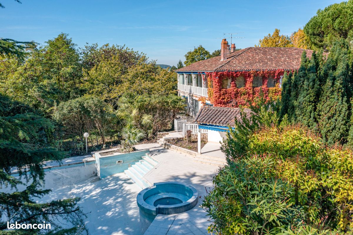 Maison 9 pièces 244 m² · à Villeneuve-sur-Lot · 244 m² · 199 900 €