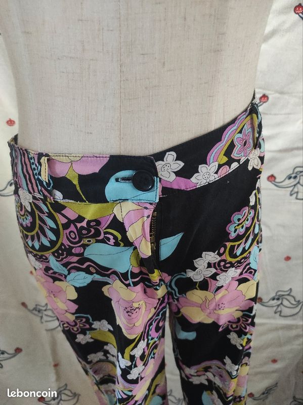 Pantalon fleur année 70 Jennyfer 
Jennyfer 
Super Couleur
Taille 38 
Bon état (image 2)