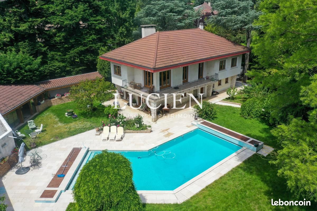 Maison 6 pièces 245 m² · à Écully · 245 m² · 910 000 €