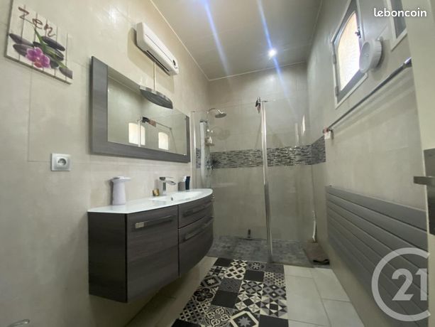Propriété 5 pièces 207 m² — 18
