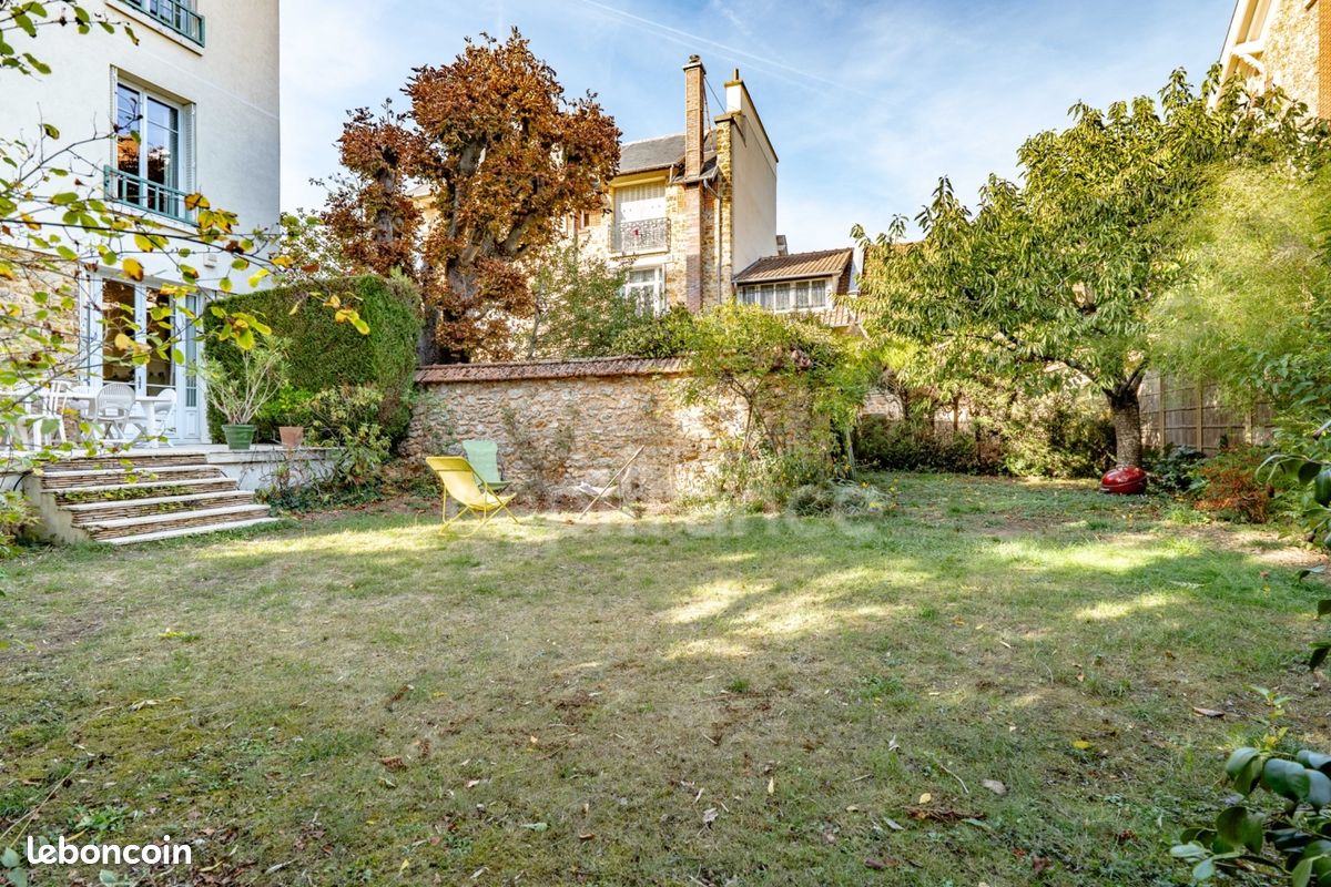 Maison 10 pièces 215 m² · au Chesnay-Rocquencourt · 215 m² · 1 695 000 €