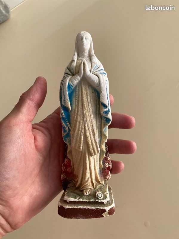 Vierge en plâtre ou biscuit (image 1)