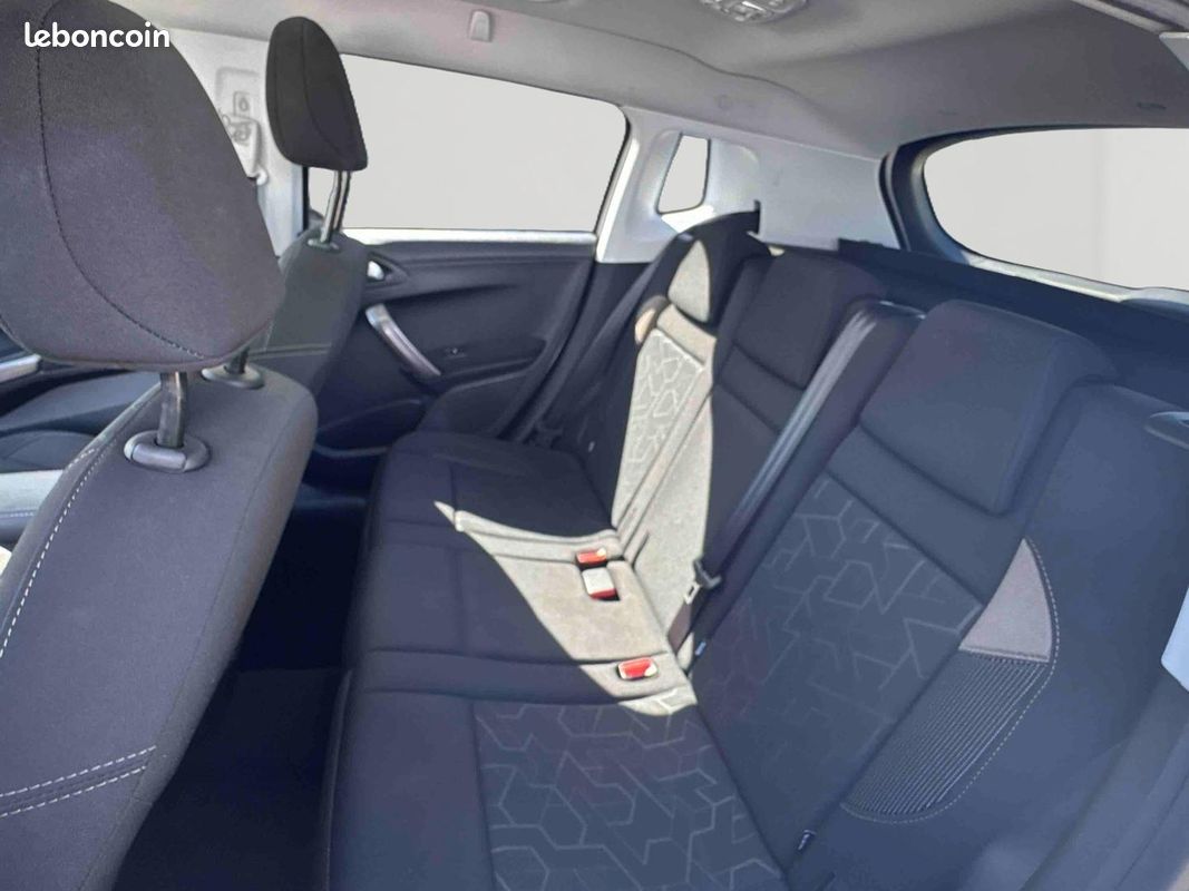 Peugeot 2008 1.2 PureTech 110ch Style S&S (image 16)