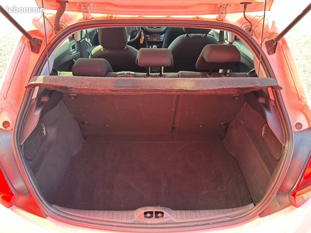 Peugeot 208 1.5 BLUE HDI 102 CH TECH EDITION - GARANTIE 12 MOIS (image 11)