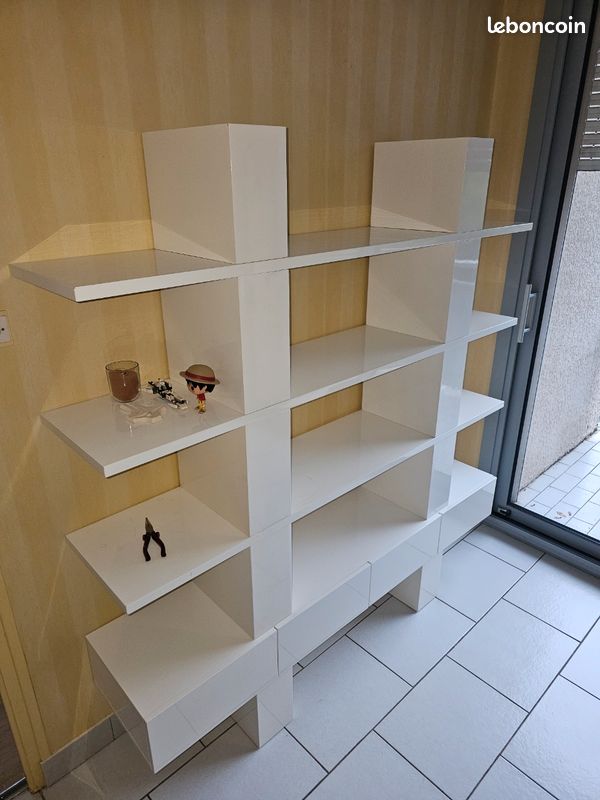 Étagère blanche et bureau (image 1)