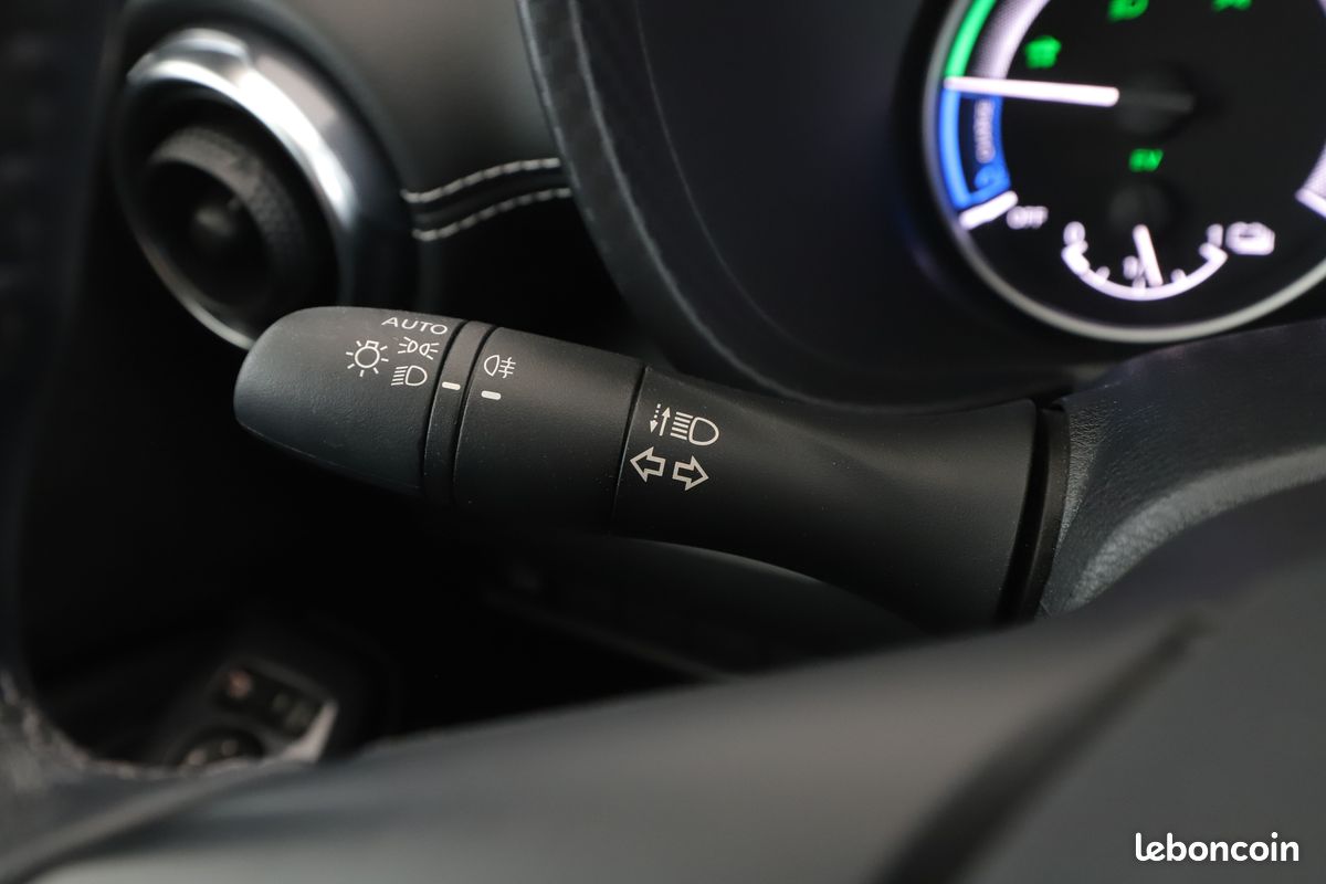 Nissan Juke 1.6 Hybrid N-Connecta 143 ch (image 23)