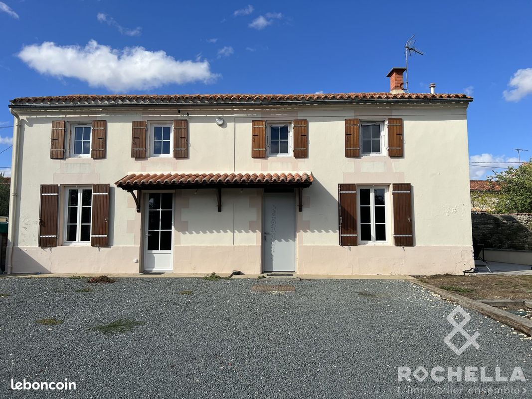 Maison 4 pièces 130 m² · à Puyrolland · 130 m² · 198 000 €