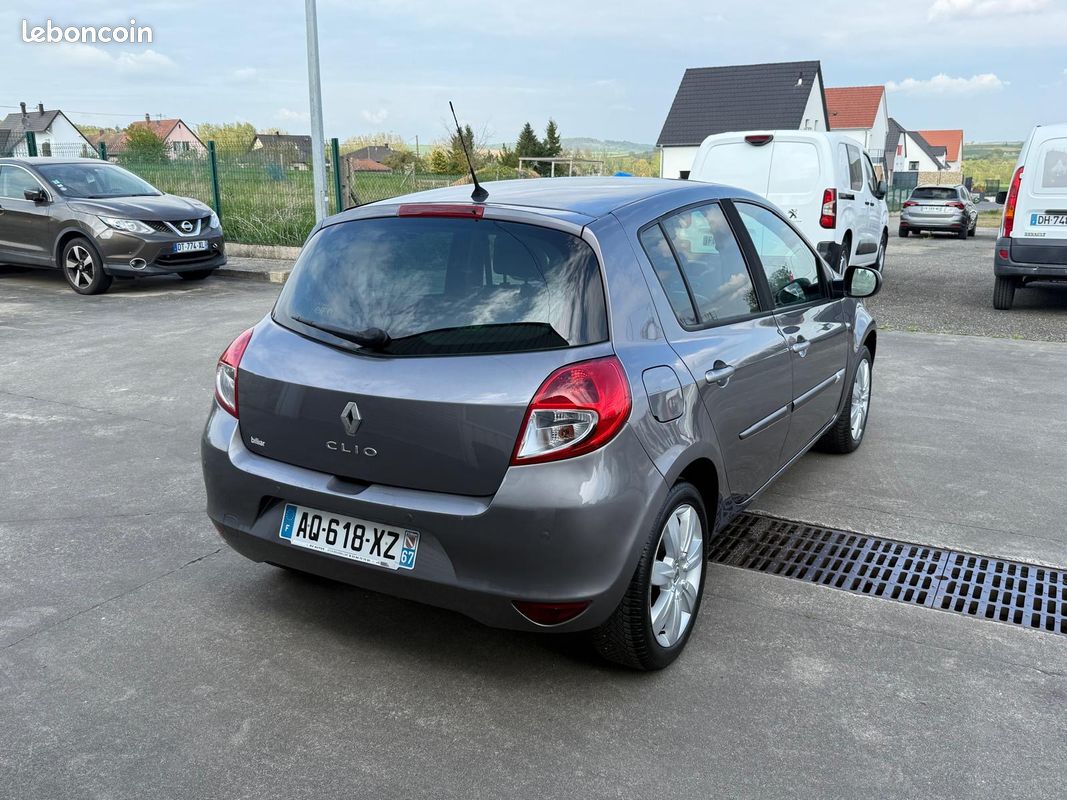 RENAULT Clio III 5 Portes Phase 2 1.5 dCi 85 cv (image 3)
