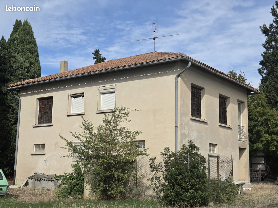 Maison 8 pièces 92 m² · à Sainte-Cécile-les-Vignes · 92 m² · 240 000 €
