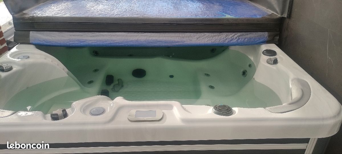 Spa jacuzzi (image 4)