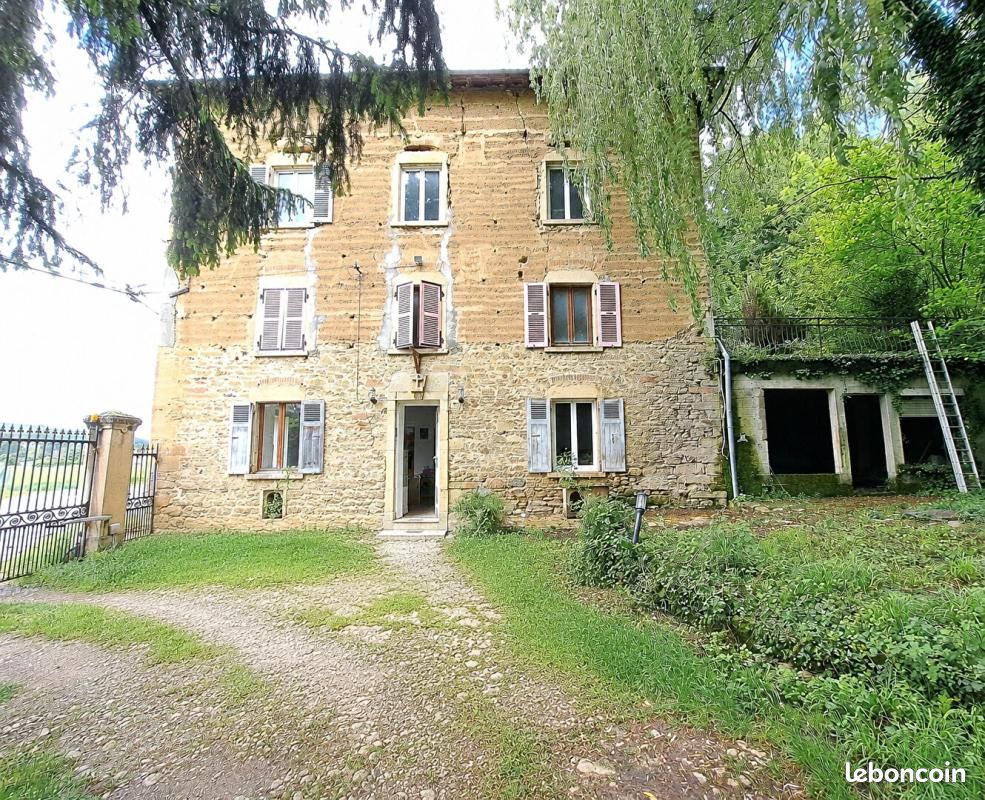 Maison 8 pièces 242 m² · à Charantonnay · 242 m² · 349 000 €