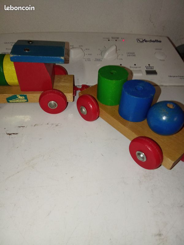 Vend 2 petit train en bois avec wagon (image 3)