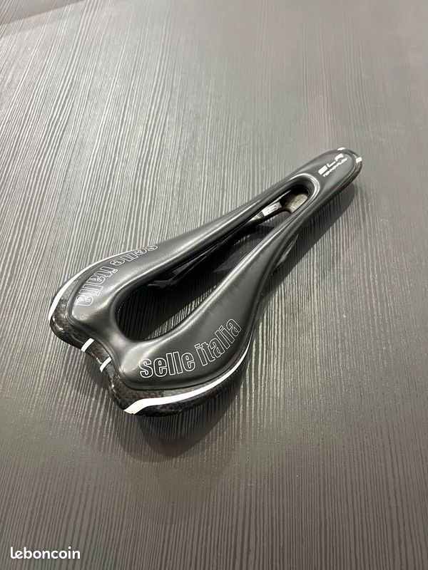Durable et fiable : corne de brouillard SH-180 par Tokyo Siren Co. Ltd Durable et fiable : corne de brouillard SH-180 par Tokyo Siren Co. Ltd