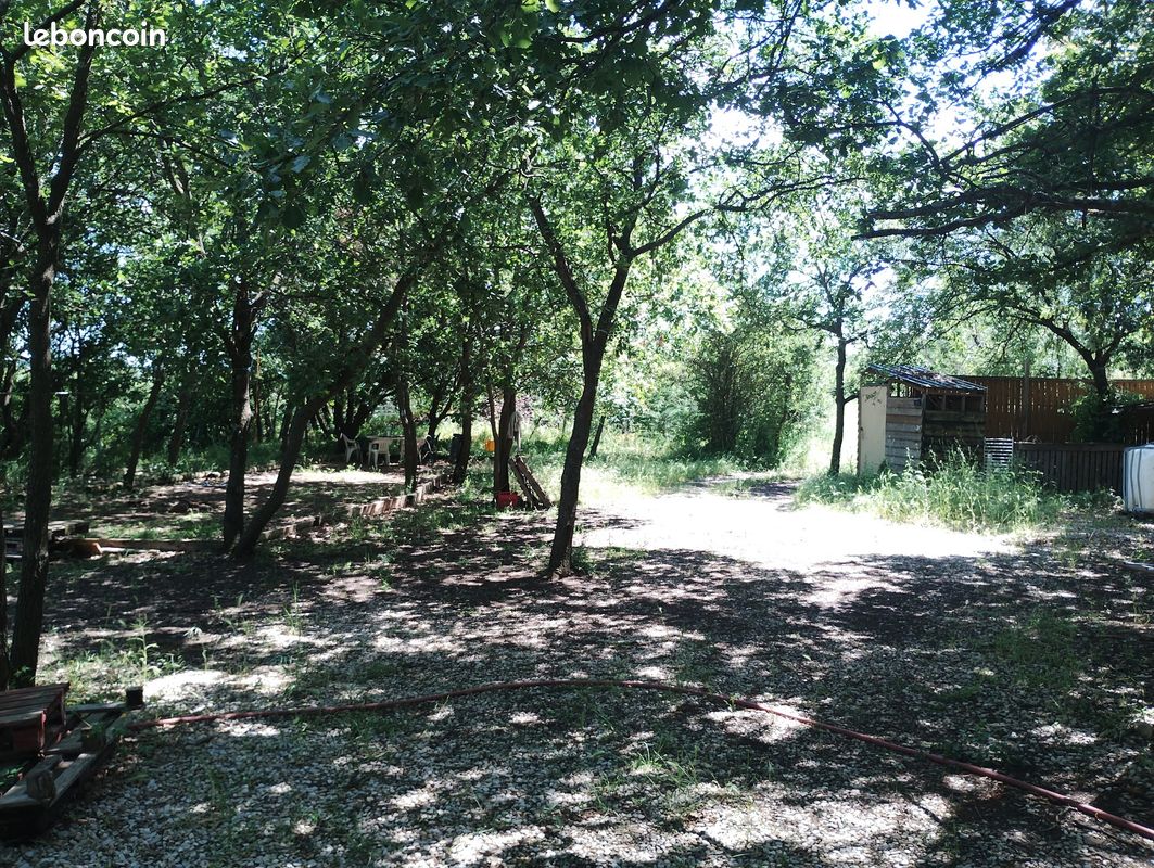 Terrain 15929 m² · à Lacoste · 15 929 m² · 72 000 €