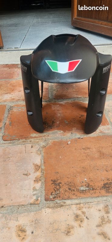 Garde boue carbone multistrada v4 (image 2)