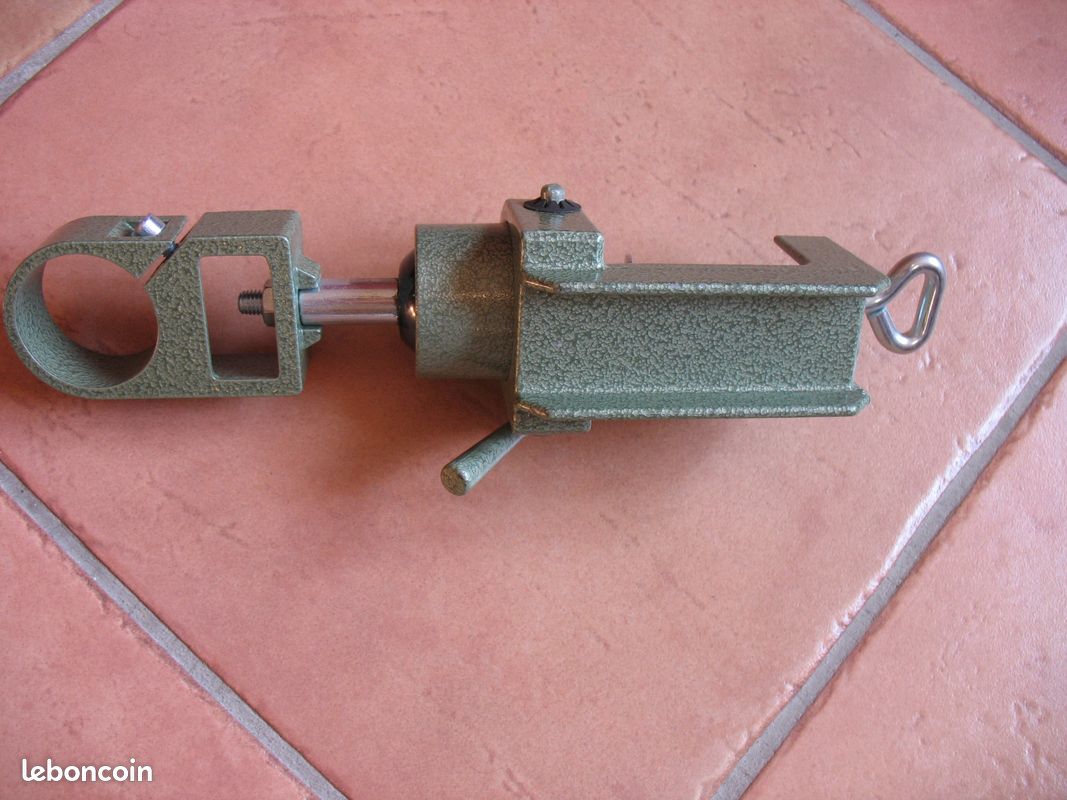 Serre joint en tube (image 3)