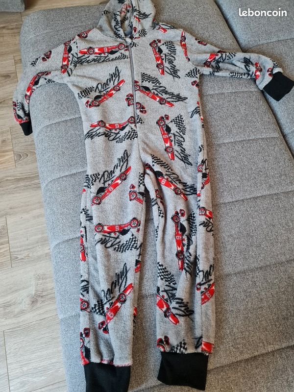 Combinaison pyjama garçon taille 10 ans (image 1)