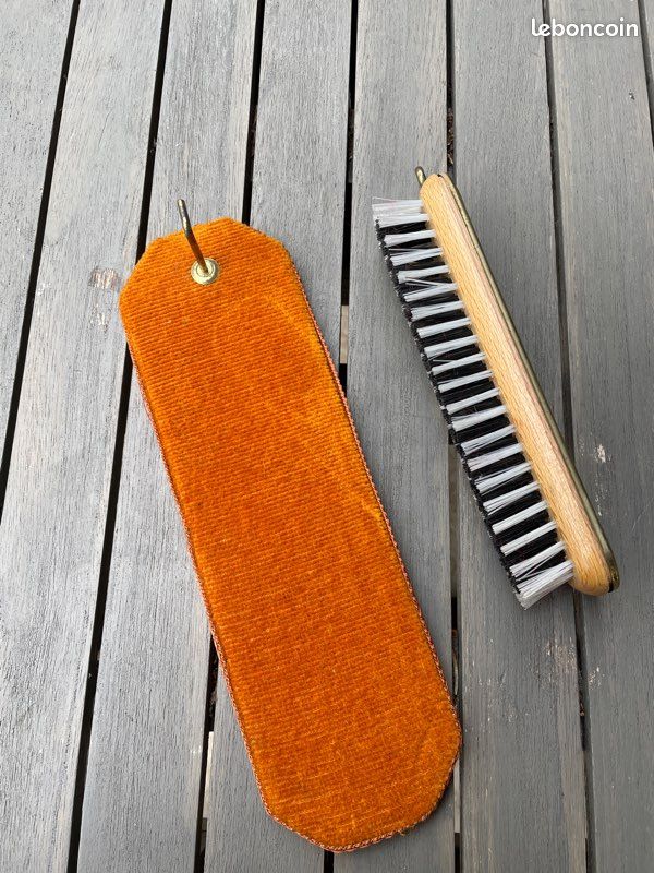 Brosse à chapeaux ou vêtements et son support (image 3)