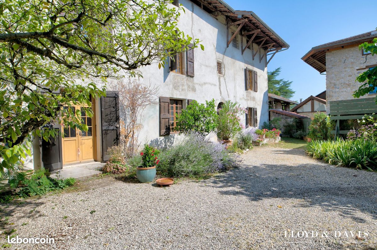 Maison 9 pièces 274 m² · à Sainte-Marie-d'Alloix · 274 m² · 850 000 €