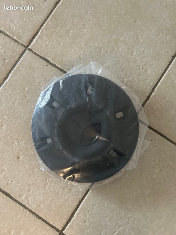 Enjoliveur de roue ref 9064010025 compatible pour Mercedes Benz Sprinter 906 (image 1)