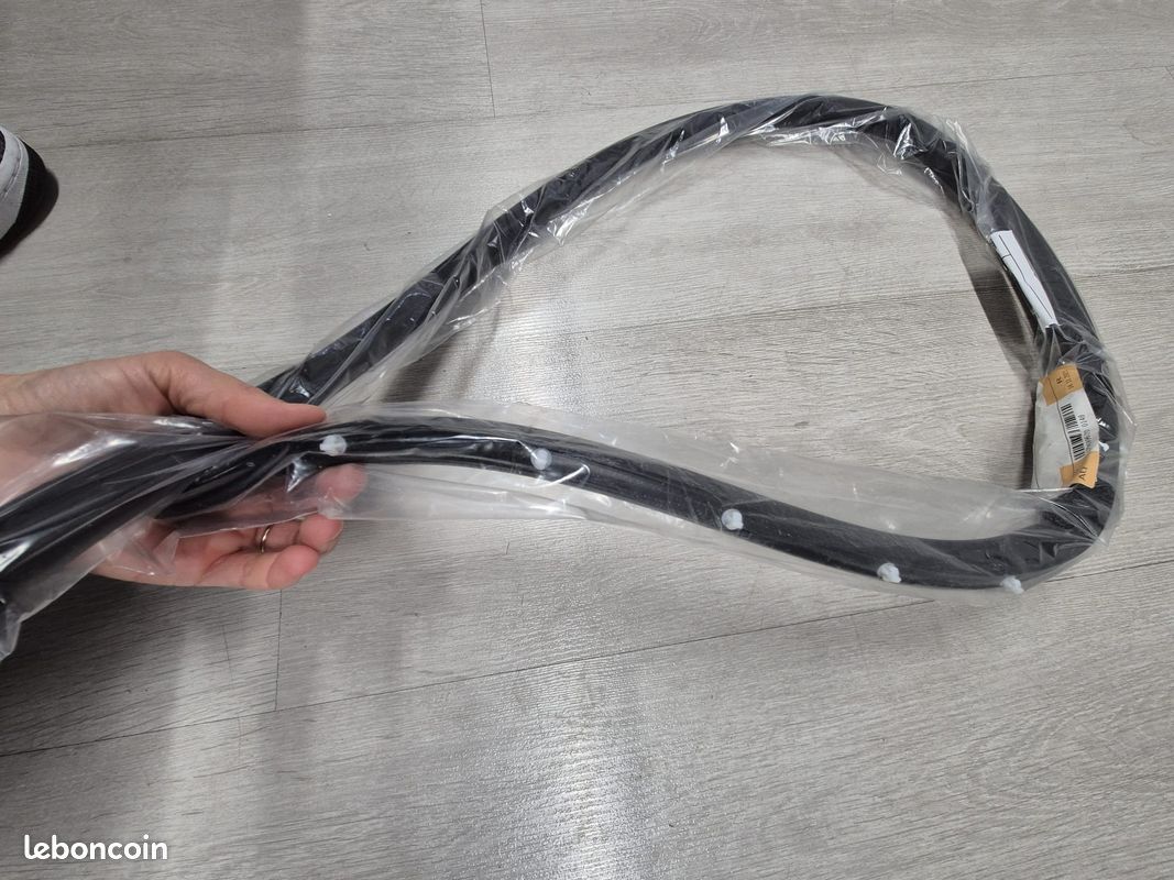 Joint de porte arrière d`origine BMW 51727316810 (image 3)