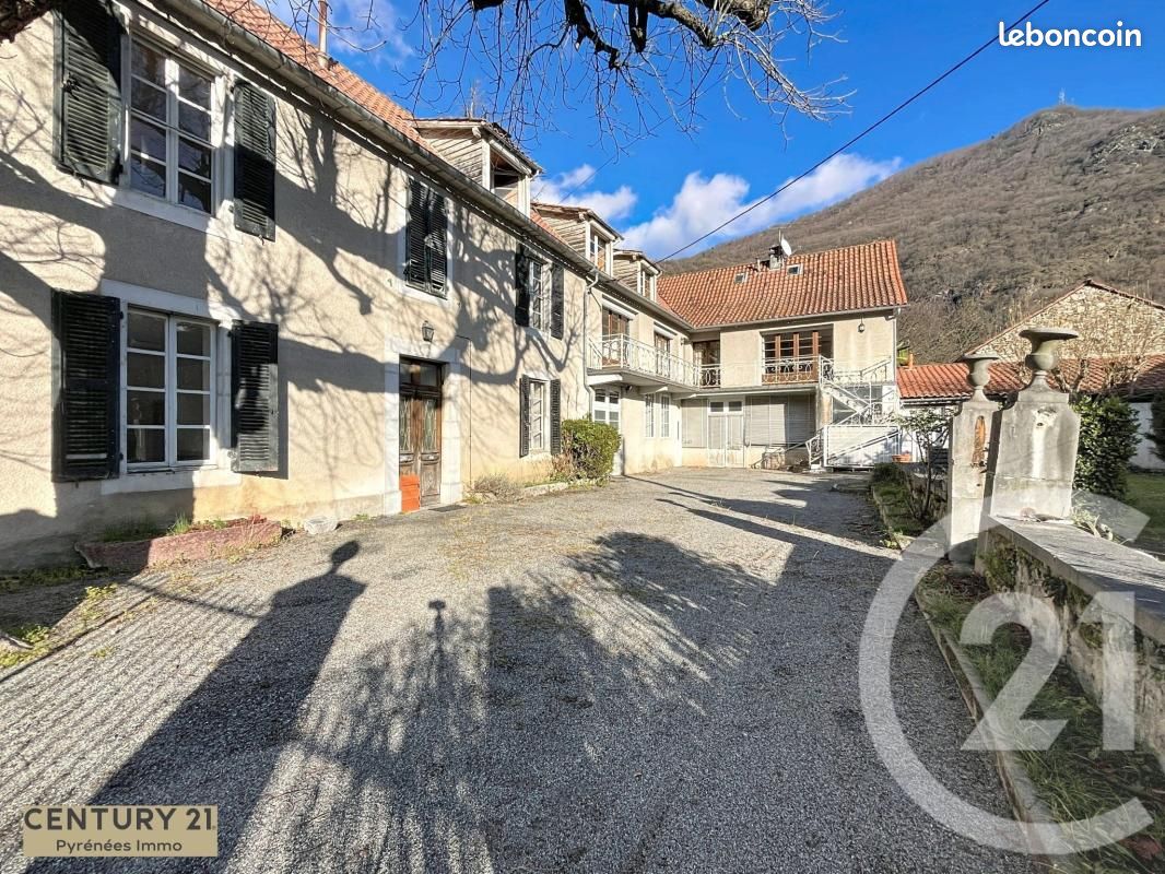 Maison 16 pièces 450 m² · à Chaum · 450 m² · 140 000 €