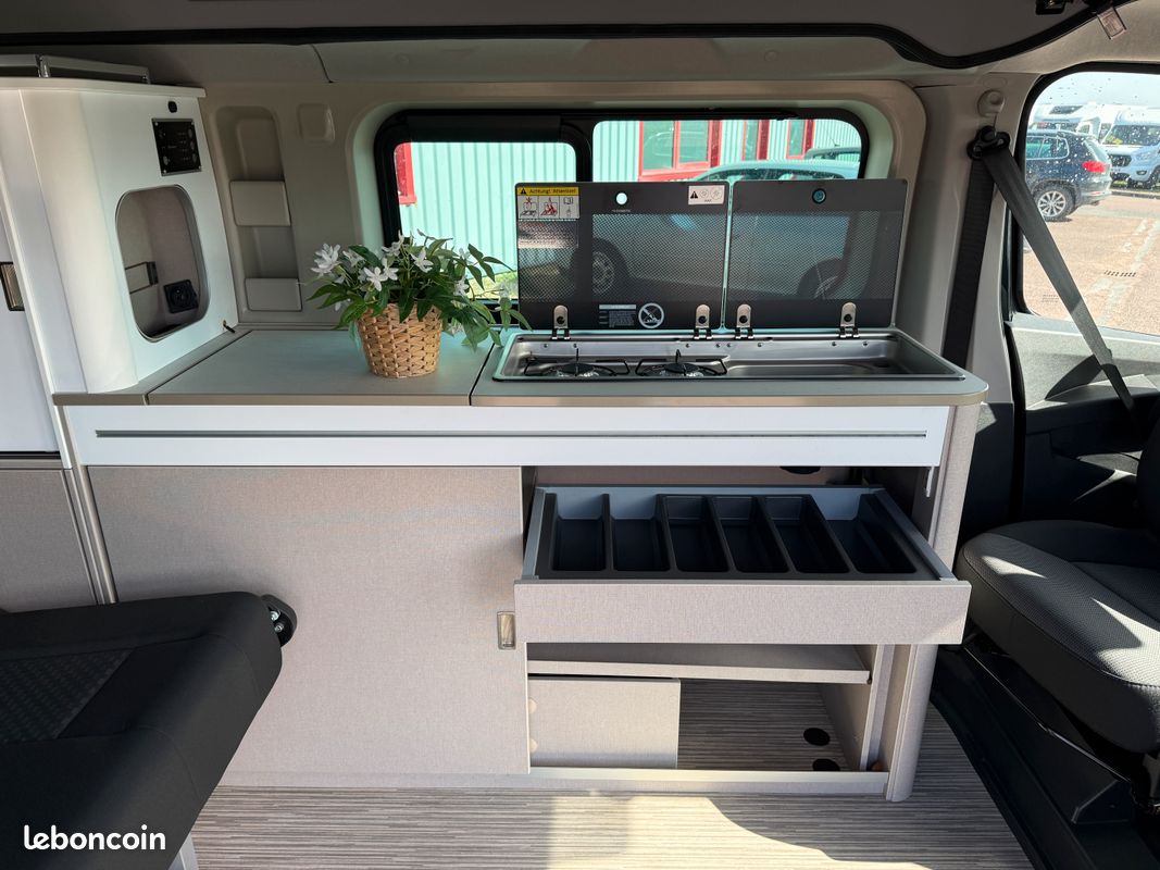Van aménagé toit relevable - BURSTNER Playa C500 - Renault Trafic 2.0L DCI 150ch - boîte automatique - 5 places CG (amovible) (image 9)