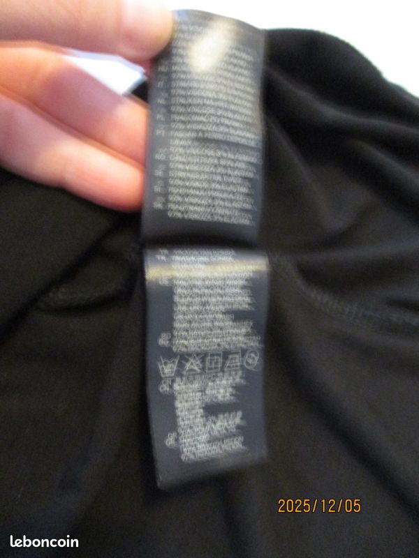 Robe noire fluide forme cache coeur H&M (image 10)
